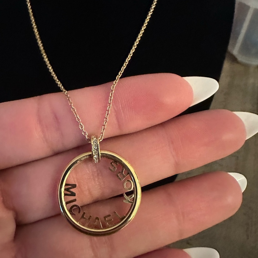 Michael Kors gold Necklace - Picture 3 of 5
